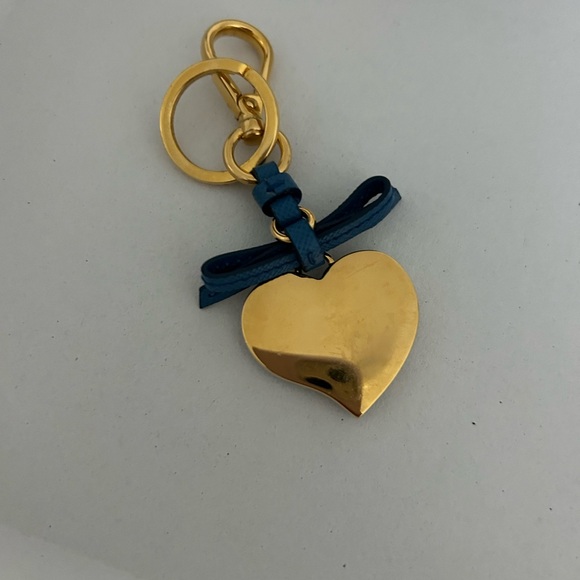 Prada Heart Keychain Bag Charm – Blue Saffiano Leather & Gold Hardware
New - Picture 3 of 8